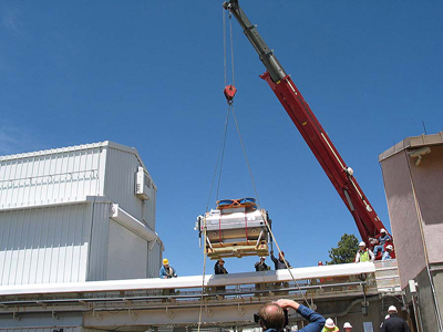 The APOGEE instrument arrives at the observatory